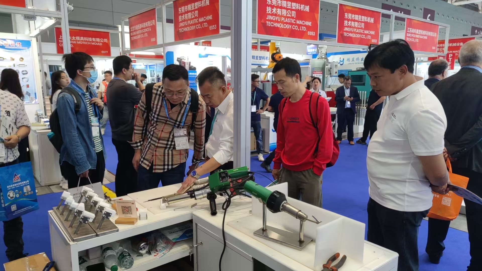 首日盛況直擊 |? 萊斯特精彩亮相CHINAPLAS 2025 國(guó)際橡塑展